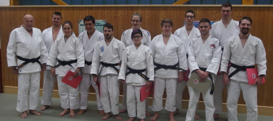 Erfolgreiche Dan - Prüfung beim Judo Kenshi Erfolgreiche Dan - Prüfung beim Judo Kenshi